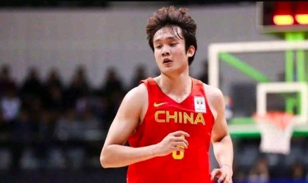 梦幻联动！翟晓川更新社媒发布与丁彦雨航打球视频的简单介绍