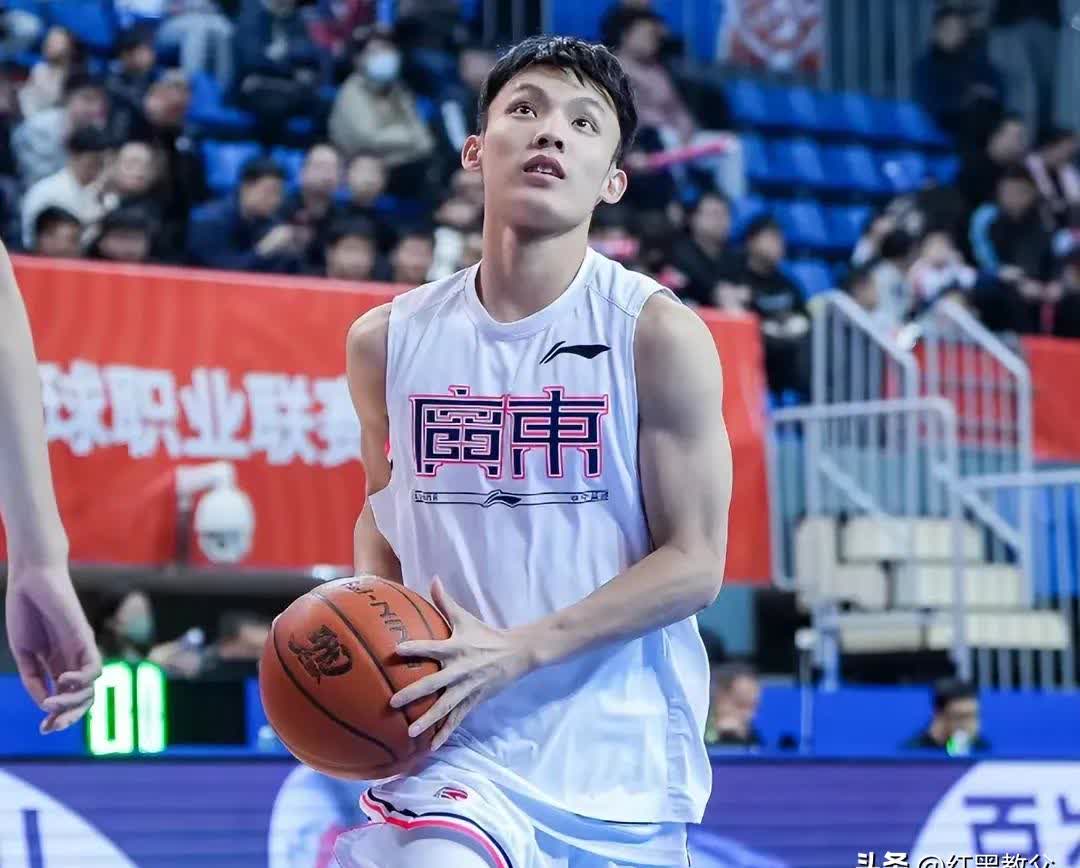 od体育官网-徐杰出战8分钟，投篮2中0、罚球2中1得到1分2助攻的简单介绍