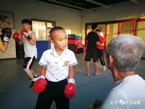 斐济拳击好手技高一筹，逆袭反超